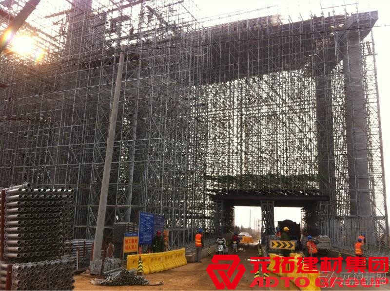 盤扣式腳手架相比傳統(tǒng)式腳手架有哪些優(yōu)勢(shì)？